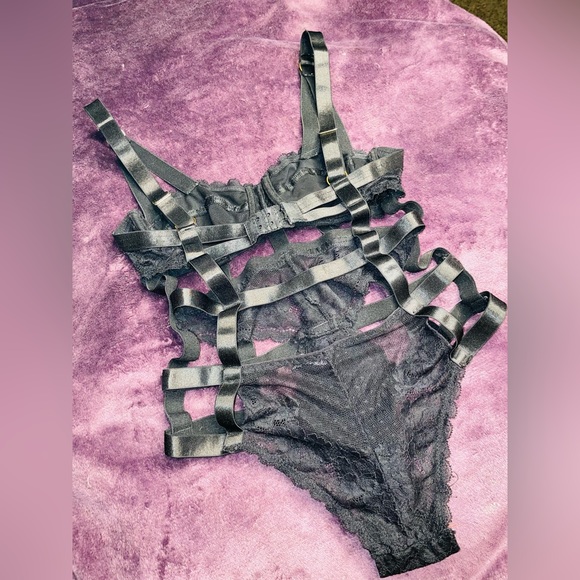 Lingerie - Picture 3 of 3